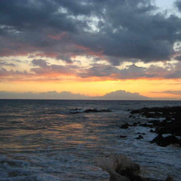 Mom from Maui making extra Cash! - Picture 3 of 3